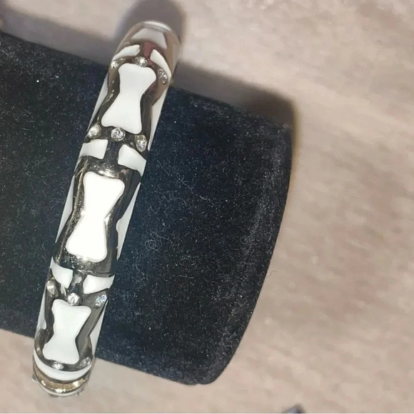 WHITE /GOLD ENAMEL HINGED BANGLE WITH RHINESTONE ACCENTS - Picture 1 of 7